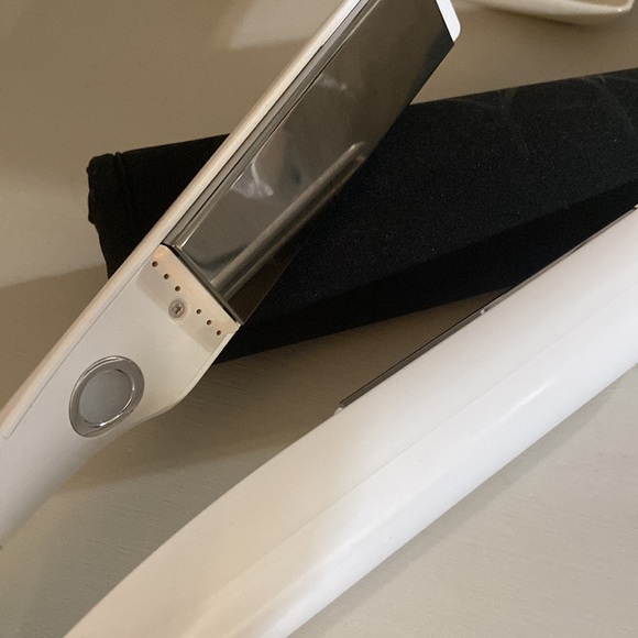 Tyme curling iron. Used once.  Great shape. - Picture 2 of 4